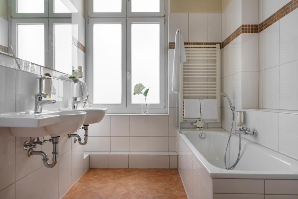 Koupelna v ubytování Hotel Graf Moltke Hamburg