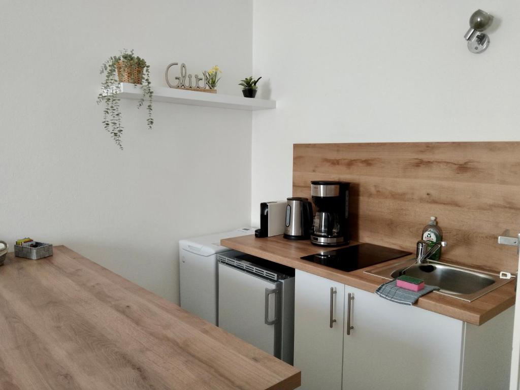 A kitchen or kitchenette at Air-conditioned, quiet Apartment - center of Sankt Pölten - Smart TV