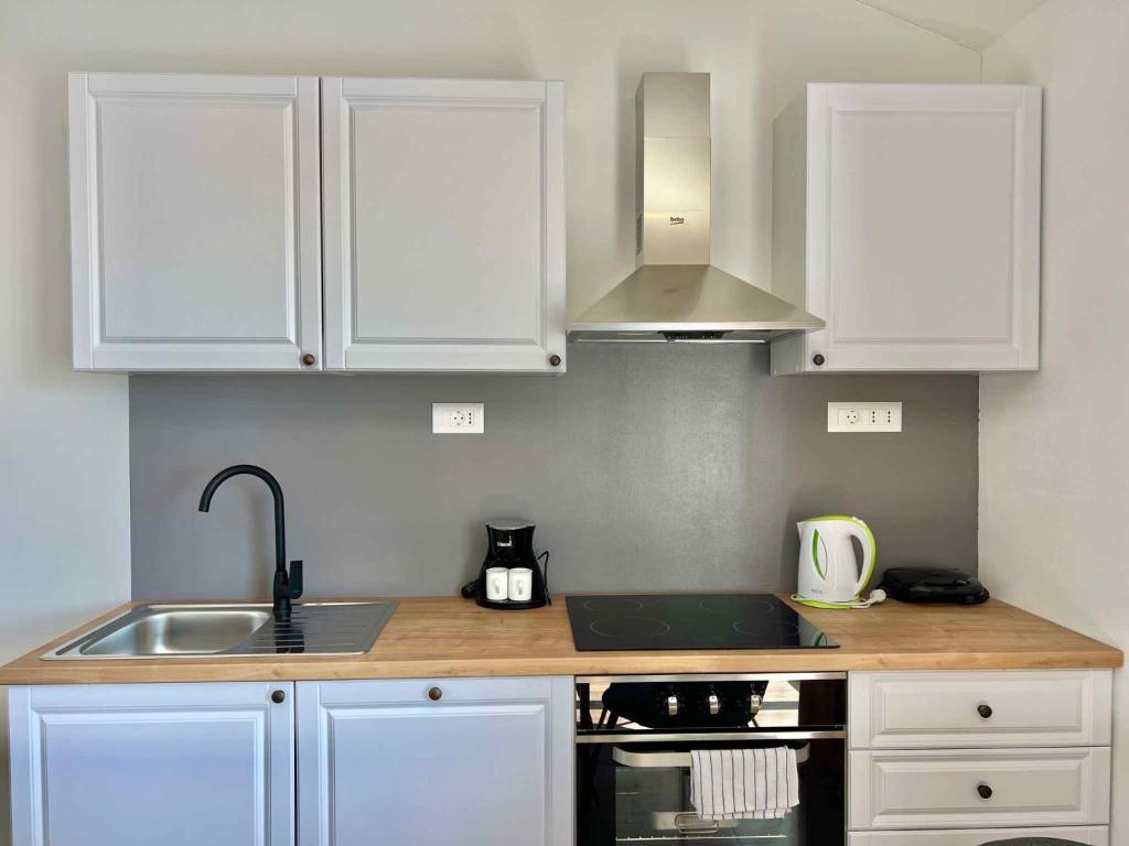 Kuchyňa alebo kuchynka v ubytovaní Apartment in Jadranovo 43364