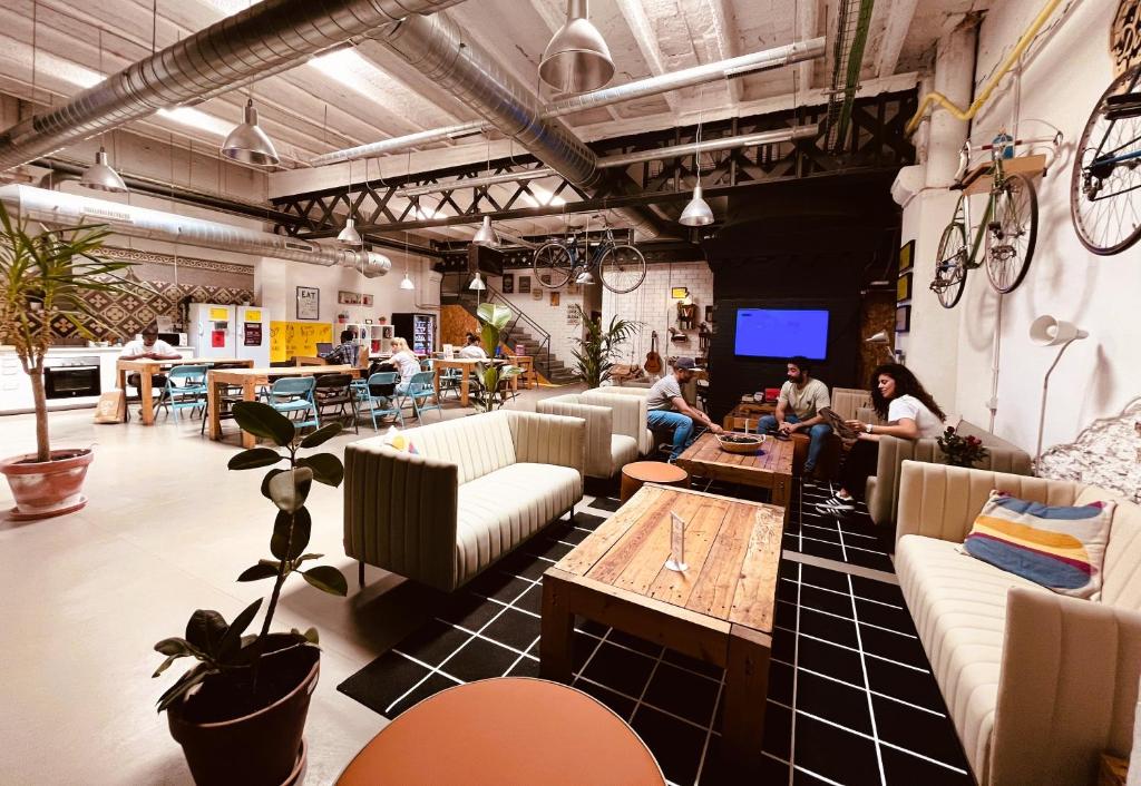 Uma área de estar em Bed & Bike Barcelona