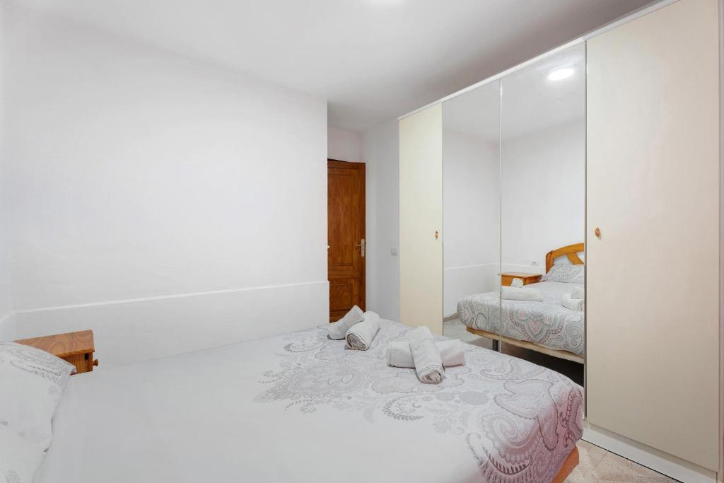 Postel nebo postele na pokoji v ubytování Apto Emeterio Los Cristianos By Paramount Holidays