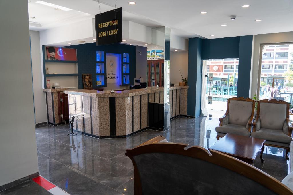TV a/nebo společenská místnost v ubytování Eroglu City Hotel