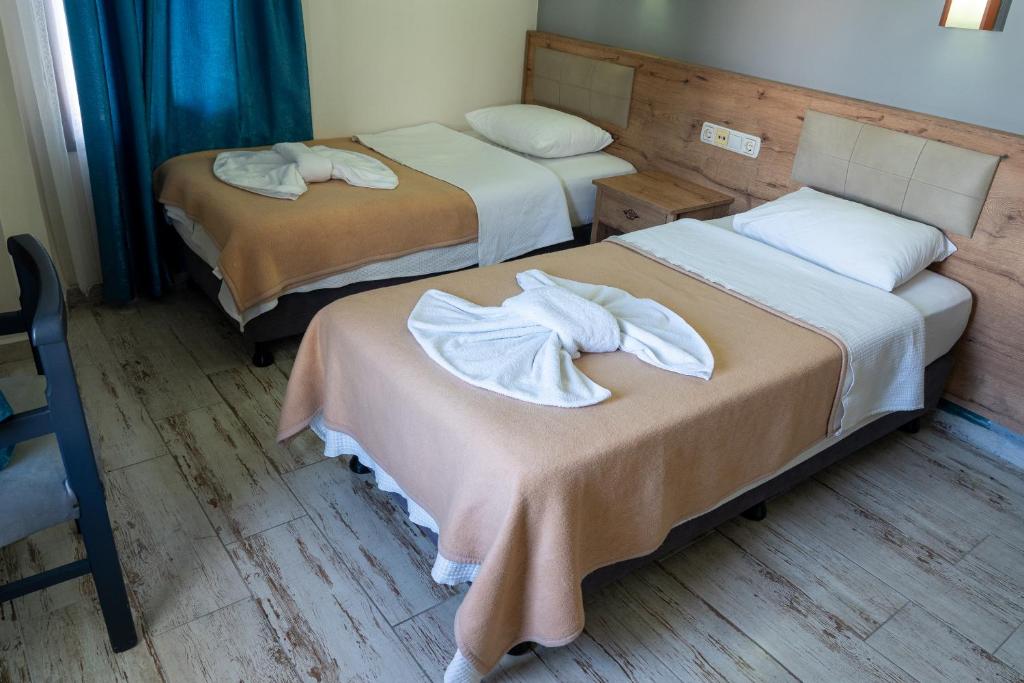 Postel nebo postele na pokoji v ubytování Eroglu City Hotel