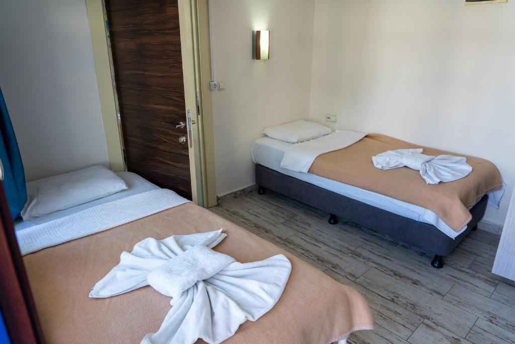 Postel nebo postele na pokoji v ubytování Eroglu City Hotel