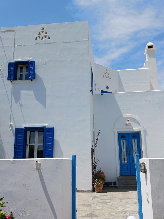 Afrata White House, Afráta (updated prices 2024)