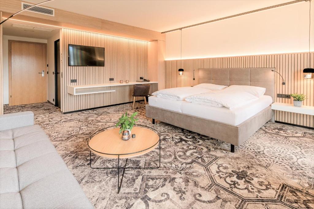 Postel nebo postele na pokoji v ubytování Hotel und Therme NOVA