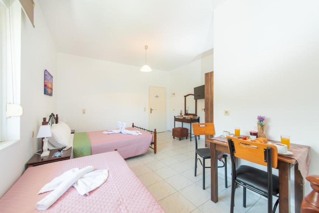 Postel nebo postele na pokoji v ubytování Almy Beach Hotel