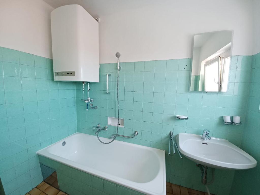 Ein Badezimmer in der Unterkunft BrightCenterApartment