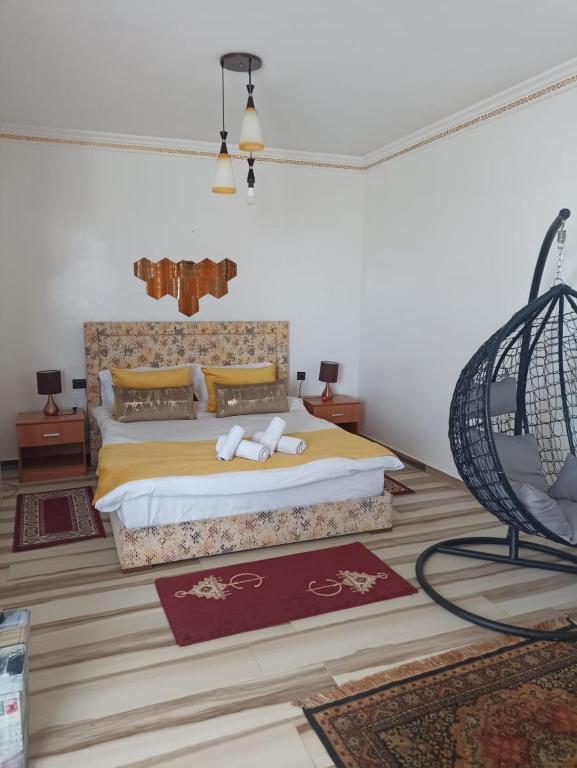 Postel nebo postele na pokoji v ubytování Villaluna Sayoufa