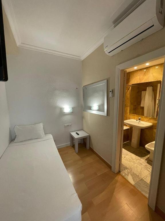 Postel nebo postele na pokoji v ubytování Hotel Trafalgar