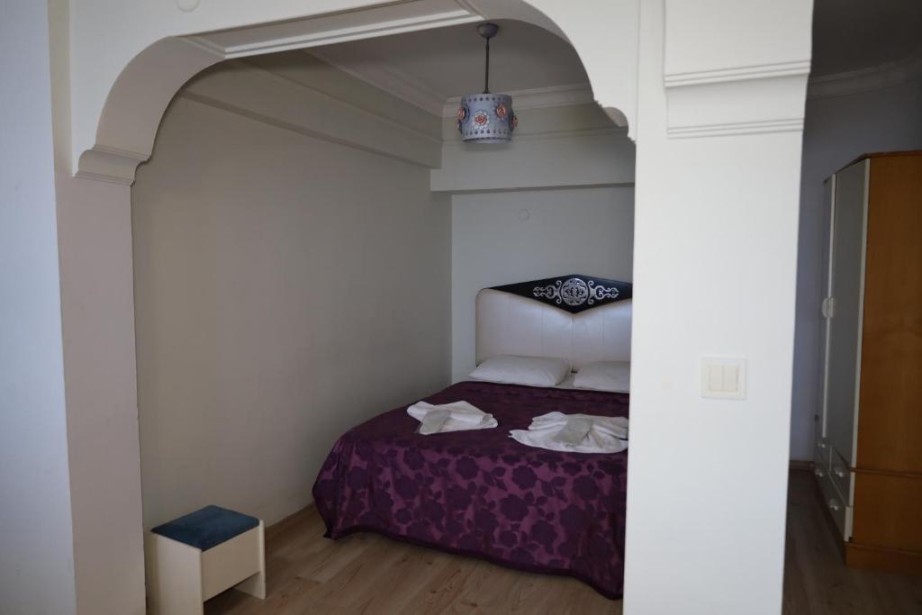 Кровать или кровати в номере DEMİR OTEL RESTAURANT