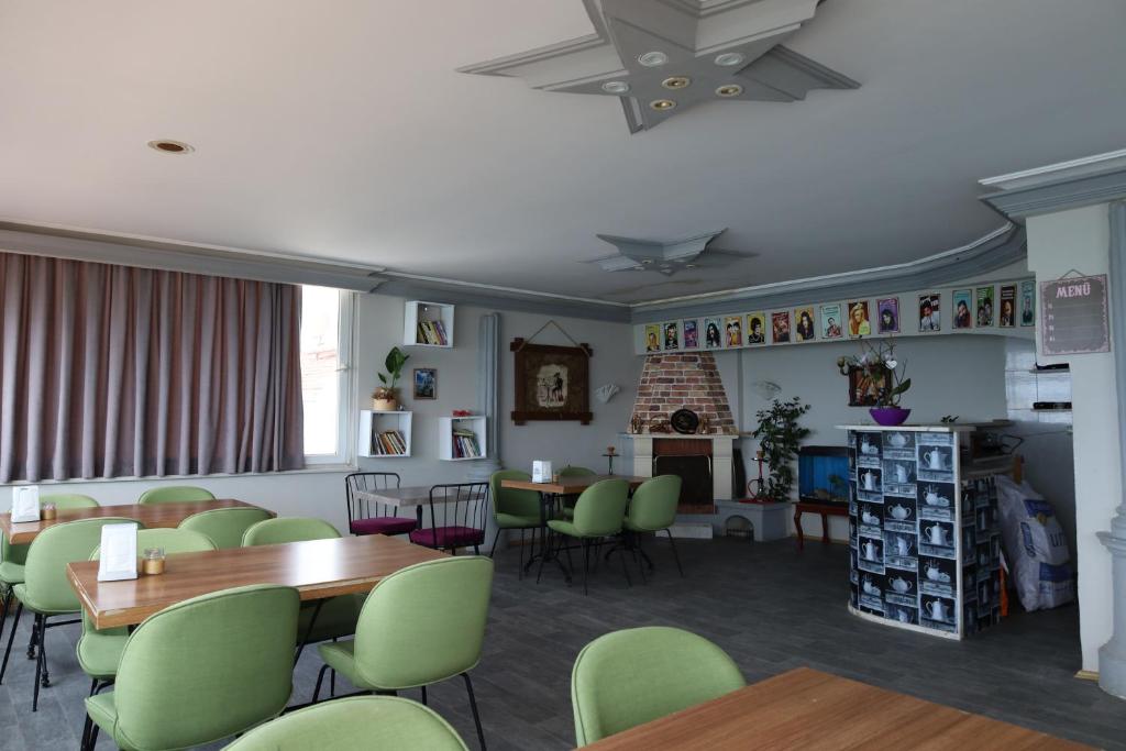 Ресторан / где поесть в DEMİR OTEL RESTAURANT