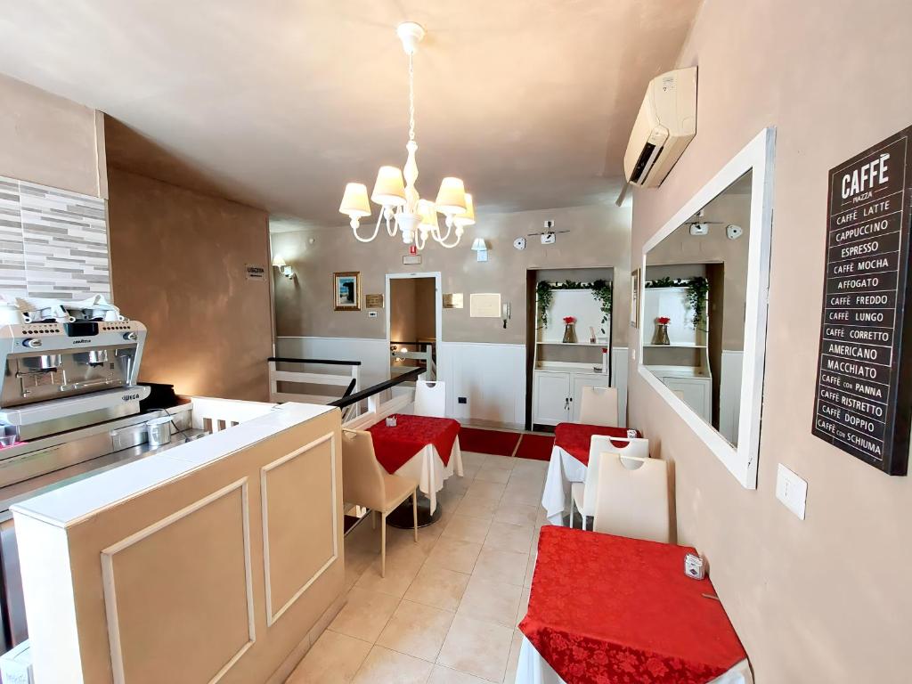 Kuchyň nebo kuchyňský kout v ubytování Hotel Aurelia Milano Centrale