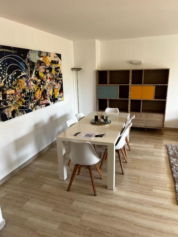 Posedenie v ubytovaní Top-of-range appartment of 90m2 & 20m2 of sunny terrace, 2min from sea