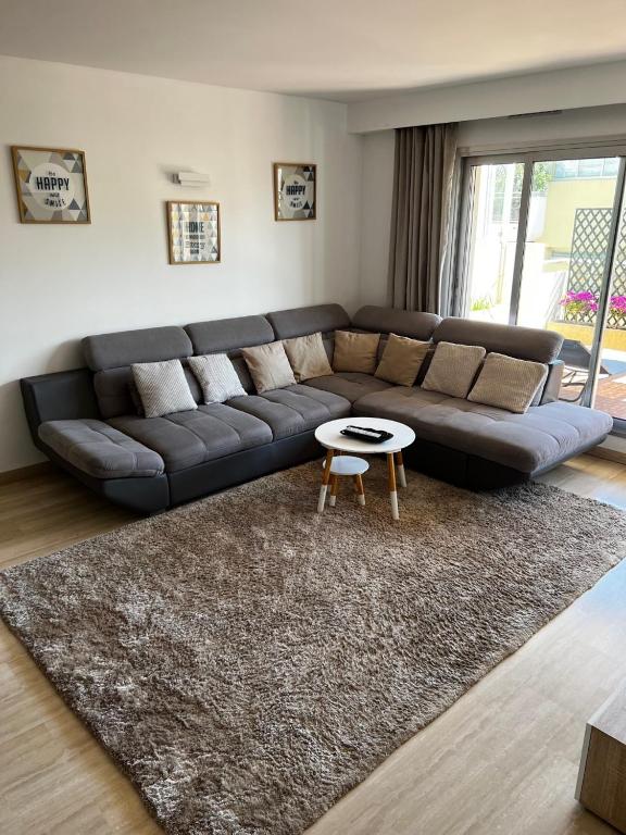 Posedenie v ubytovaní Top-of-range appartment of 90m2 & 20m2 of sunny terrace, 2min from sea