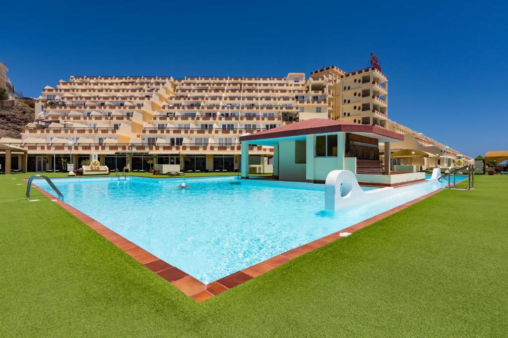 Bazén v ubytování The House of Nonni Ventura - beachfront, ocean view, Wi-Fi, aircon, swimming pool nebo v jeho okolí