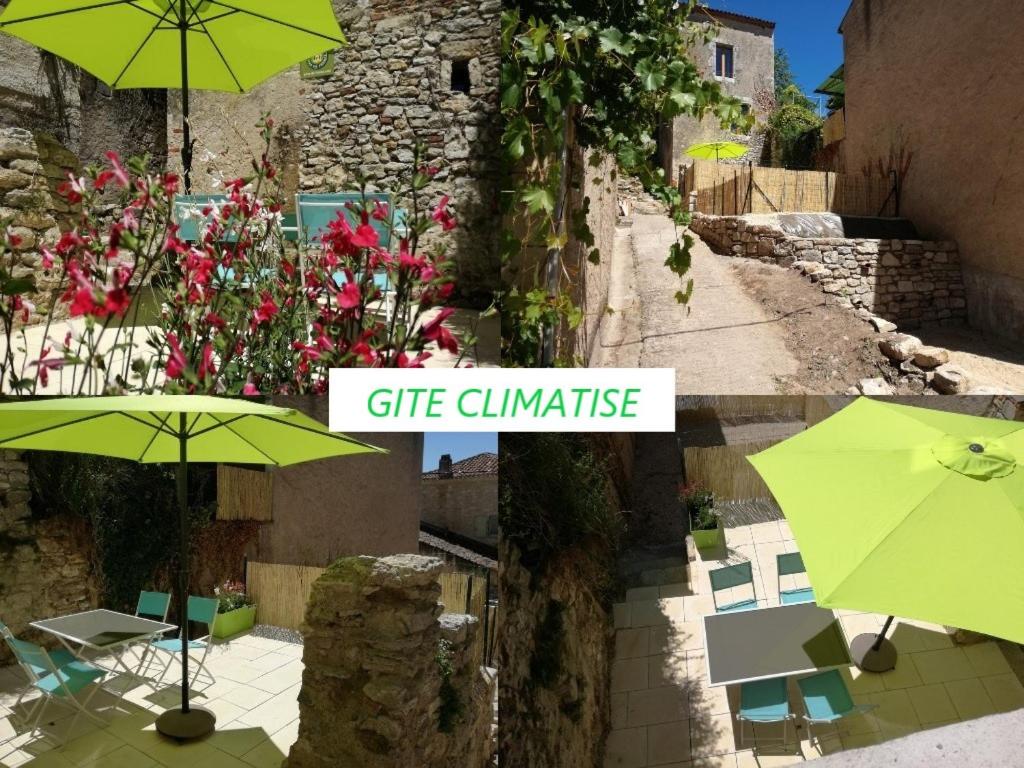 deux parasols verts, des tables et des chaises dans une rue dans l'établissement Gîte Tour du Rocher, à Luzech