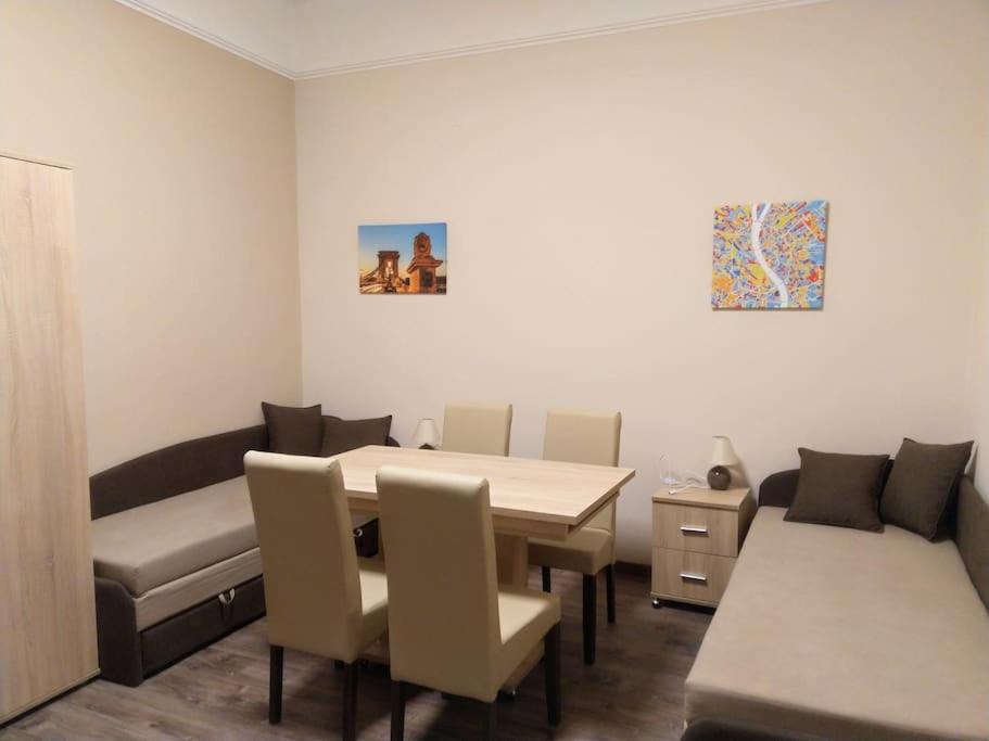 Pingvin Hostel 1074 Budapest, Szövetség utca 18 földszint 5 kép - 1