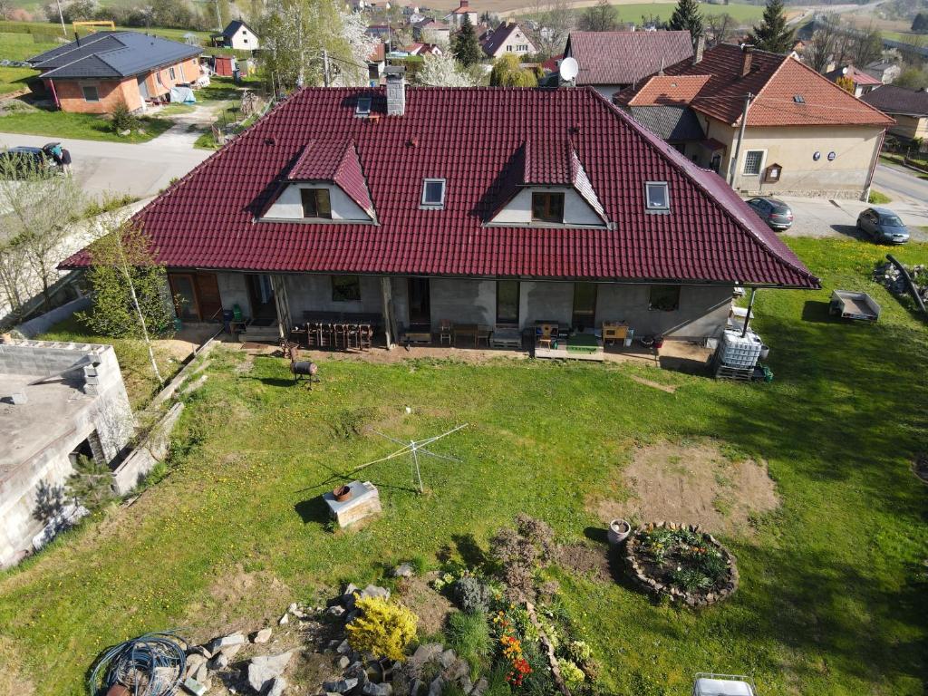 a house with a red roof on top of a yard at U MIRASE Heřmaničky in Heřmaničky