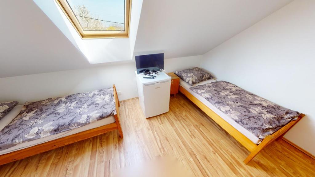 Postel nebo postele na pokoji v ubytování U MIRASE Heřmaničky