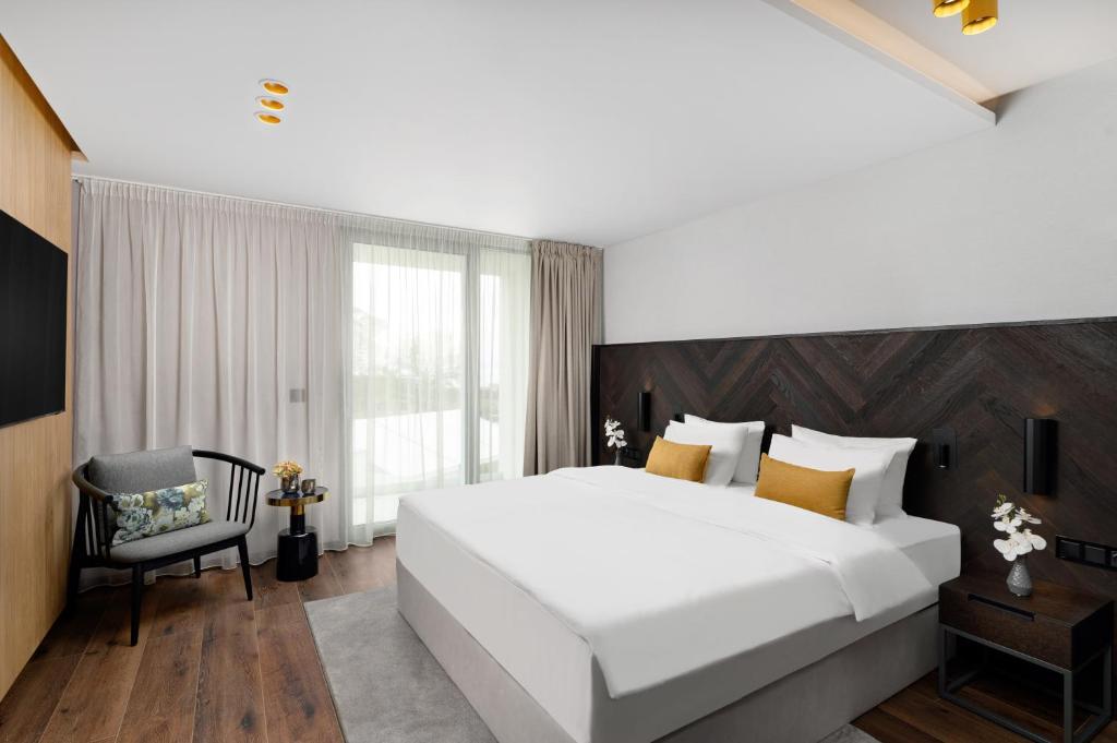 Postel nebo postele na pokoji v ubytování Hotel Vinifera Wine & Spa 5 Stars Superior