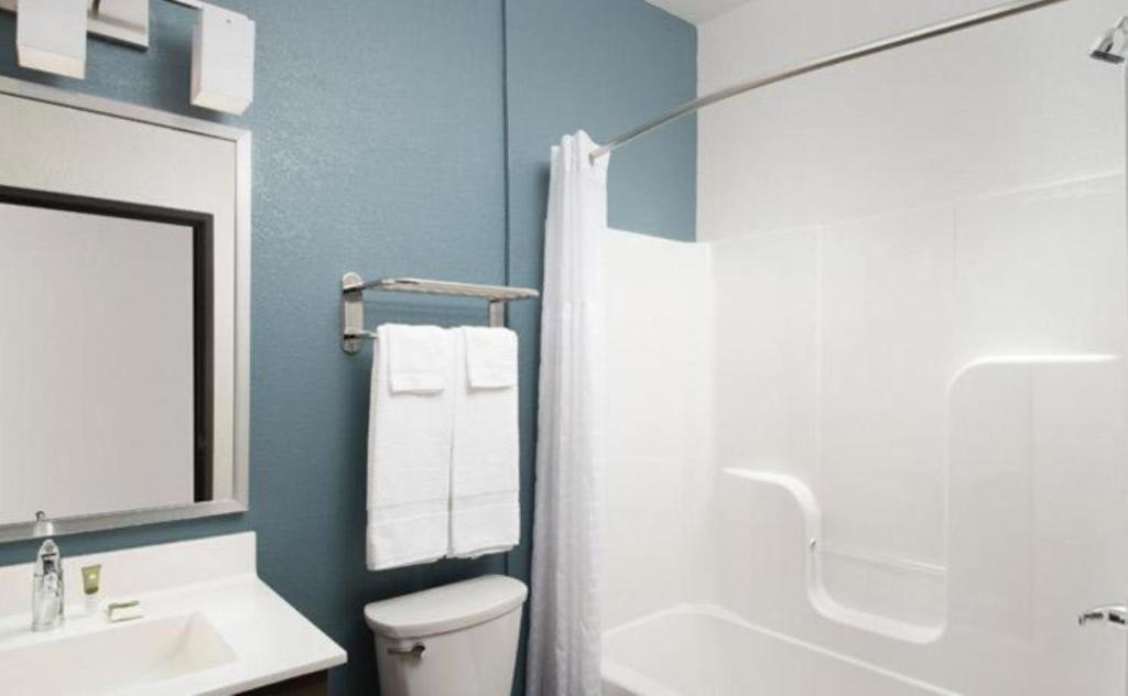Koupelna v ubytování WoodSpring Suites Mesa Chandler
