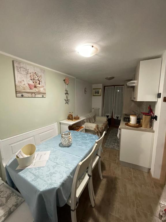 Kuchnia lub aneks kuchenny w obiekcie LA CASA DI PUCCI nel borgo affrescato di PARLASCO
