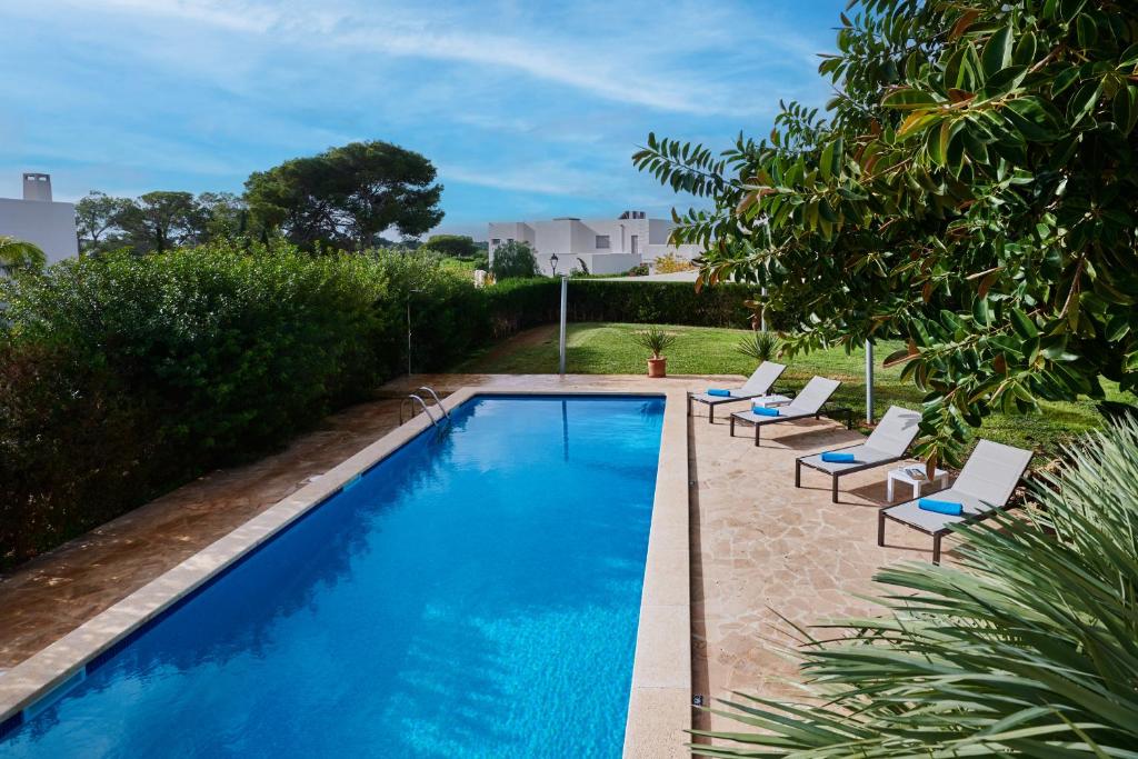 Bazén v ubytování Villa Punta des Port 13 by dracmallorca nebo v jeho okolí