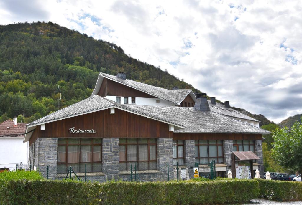 Nespecifikovaný výhled na hory nebo výhled na hory při pohledu z aparthotelu