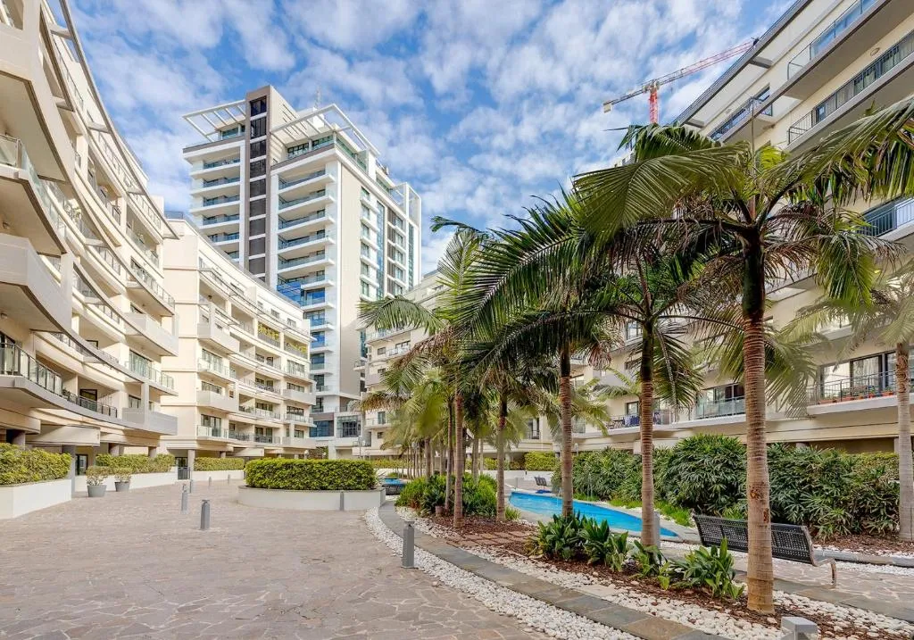 Garden Maisonette in Private Complex with outdoor dining area