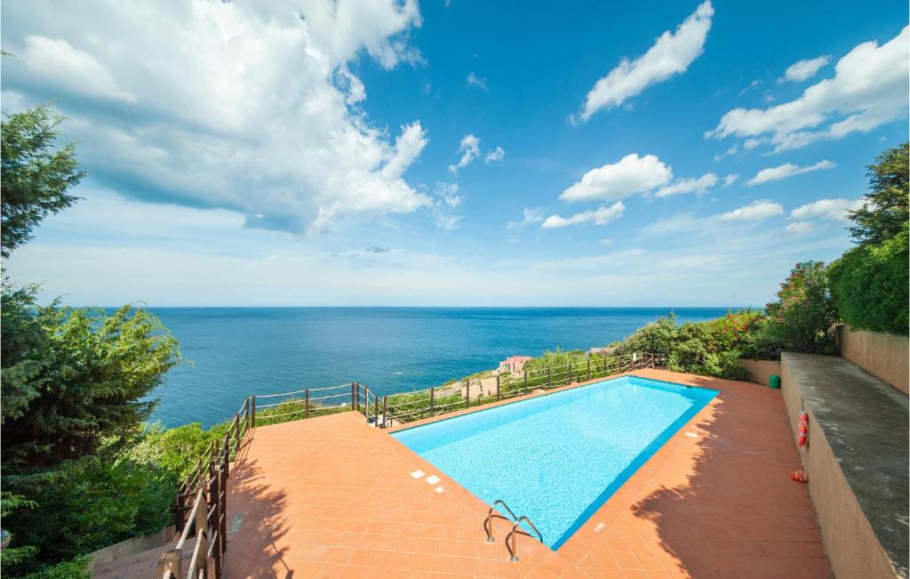 Výhled na bazén z ubytování Villa Giacomo nebo okolí