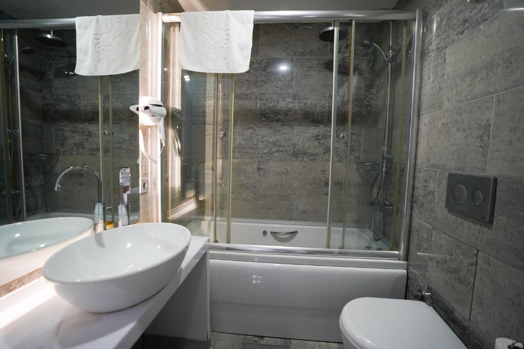 A bathroom at Time Hotel Mecidiyekoy
