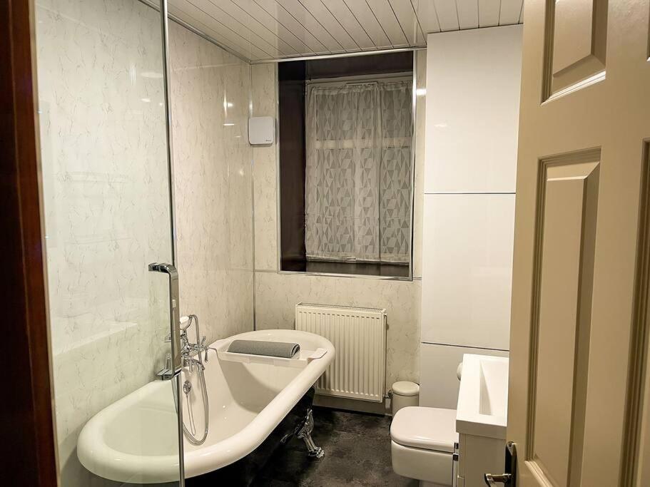 The Nook Crieff - central 2-bed with garden :) 8