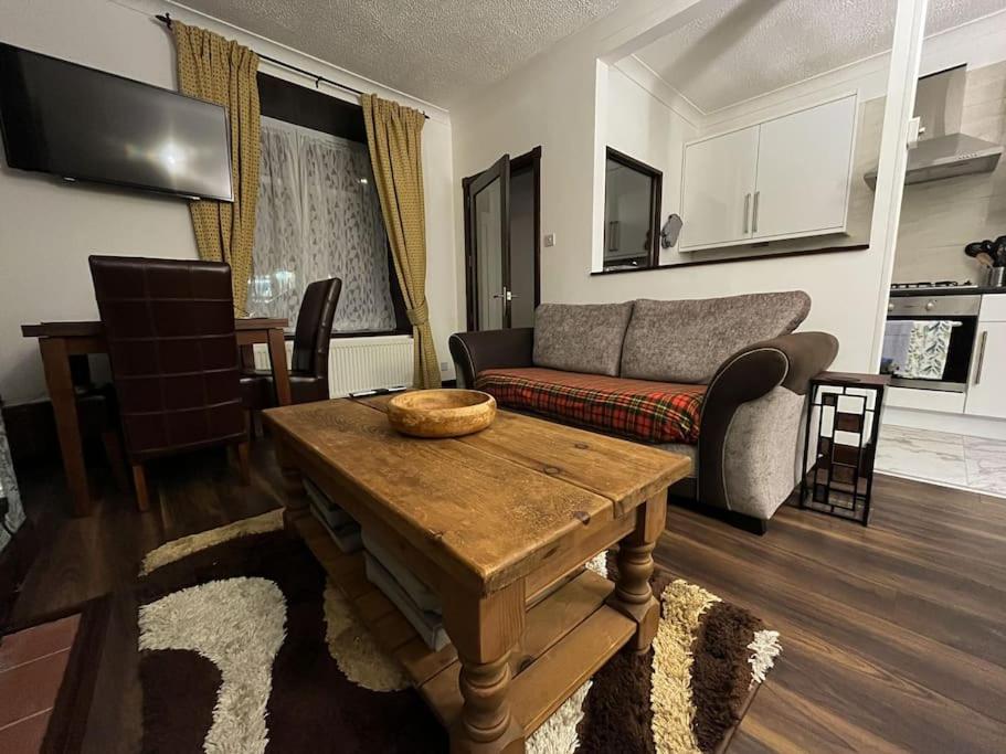 The Nook Crieff - central 2-bed with garden :) 4