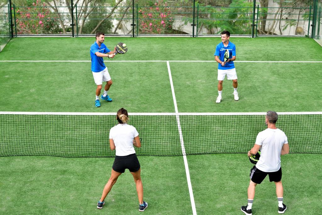Tenis a/nebo squash v ubytování Arbatax Park Resort - Telis nebo okolí
