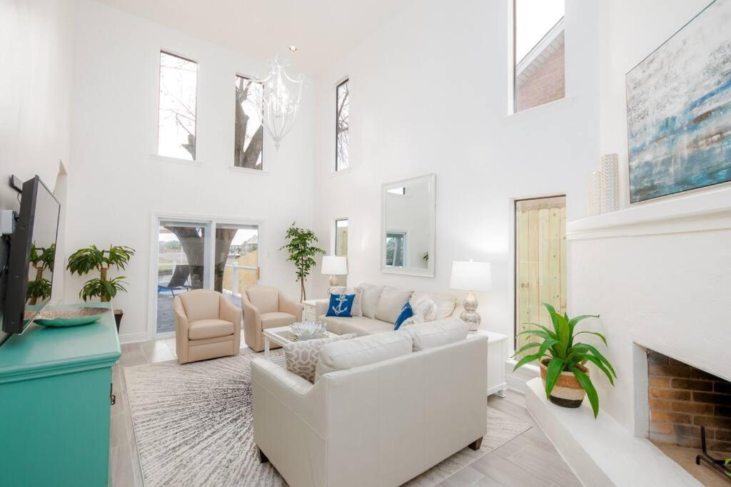 Villa Windward New Orleans Area Waterfront Home (Pool), Slidell, LA