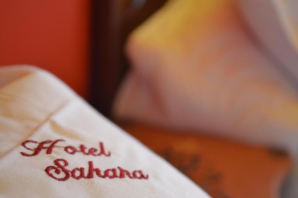 Postel nebo postele na pokoji v ubytování Hotel Sahara