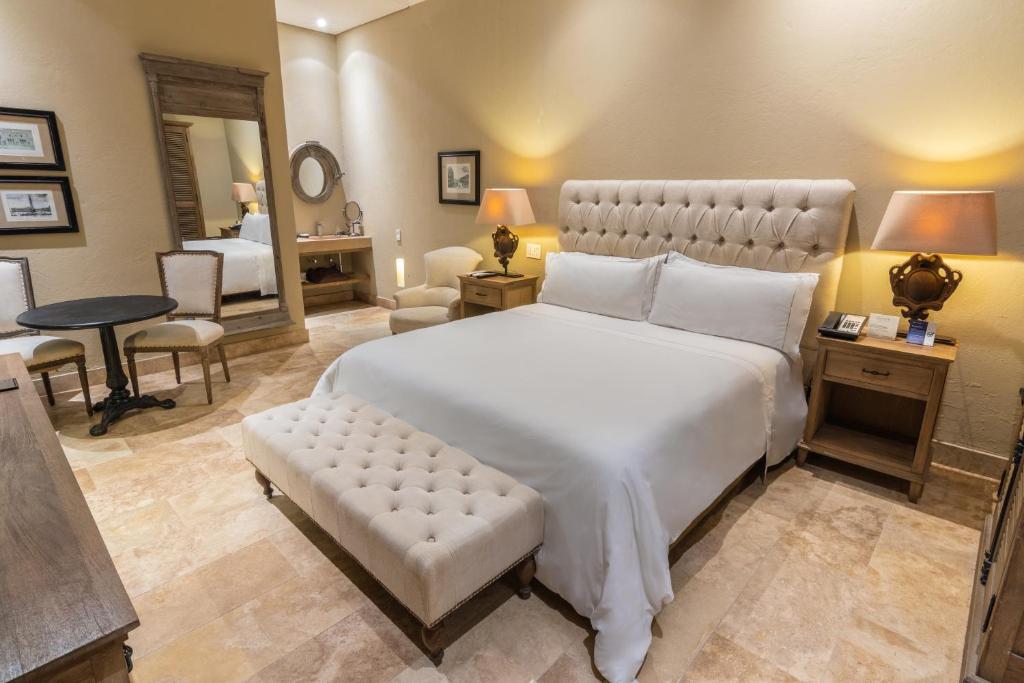 Postel nebo postele na pokoji v ubytování Bastión Luxury Hotel