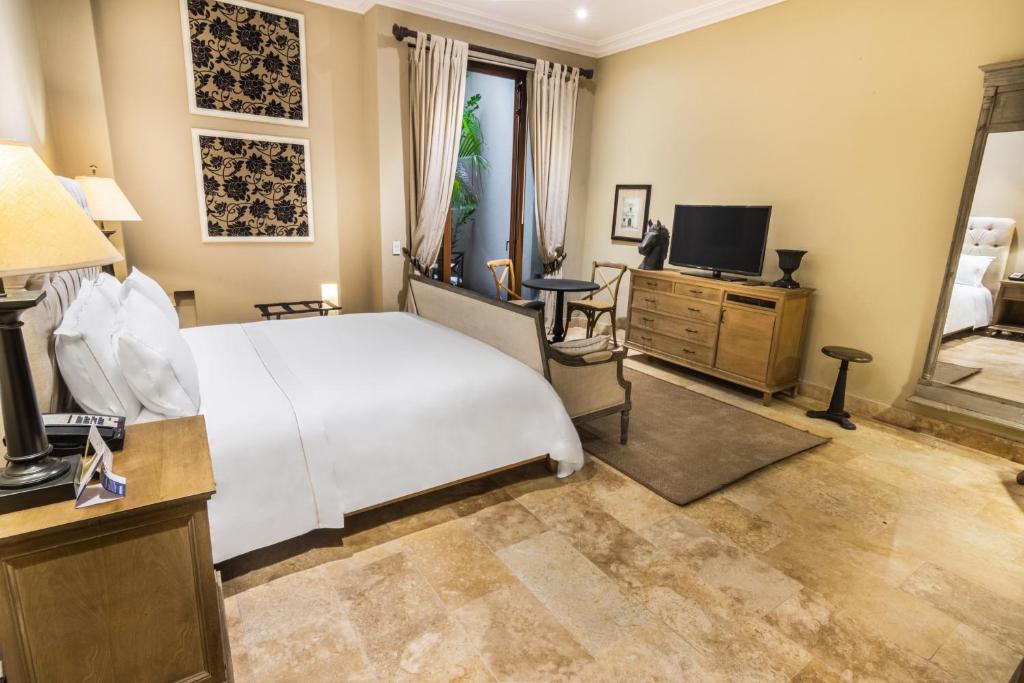 TV a/nebo společenská místnost v ubytování Bastión Luxury Hotel