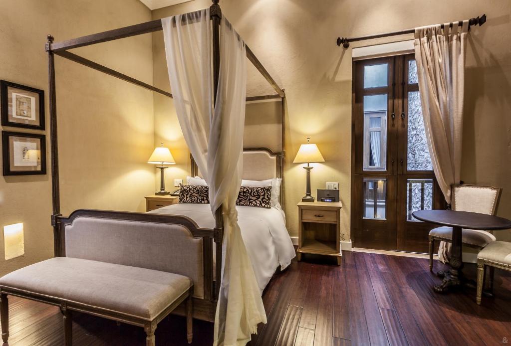 Postel nebo postele na pokoji v ubytování Bastión Luxury Hotel