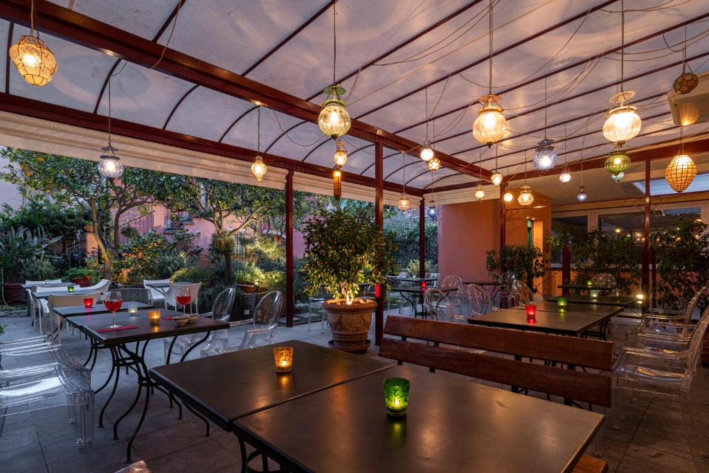 Ein Restaurant oder anderes Speiselokal in der Unterkunft Albergo Minerva 