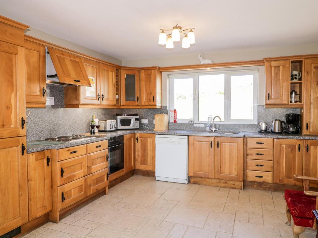Kuchyň nebo kuchyňský kout v ubytování Inverbeg Cottage 1