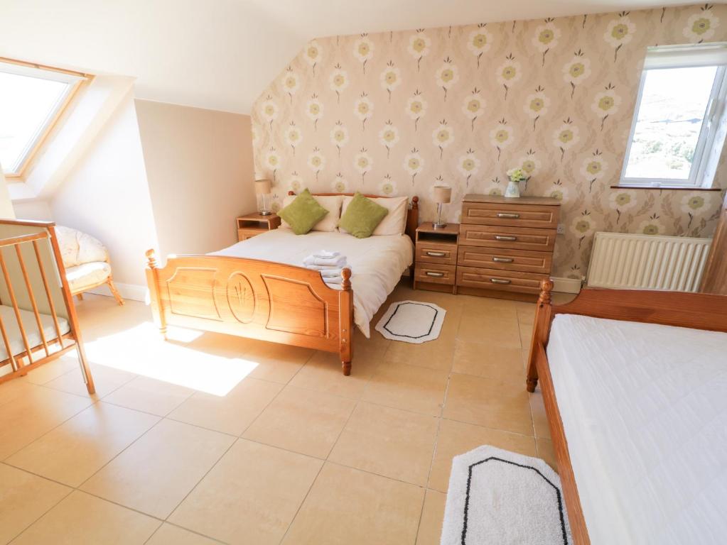 Postel nebo postele na pokoji v ubytování Inverbeg Cottage 1