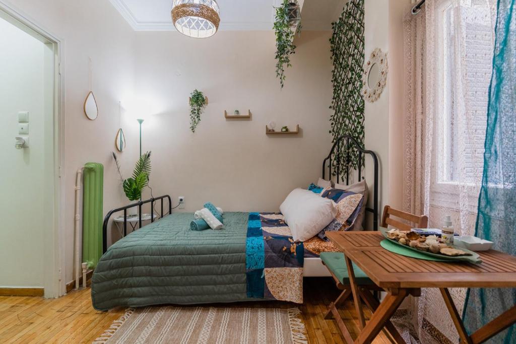 Postel nebo postele na pokoji v ubytování Green boho apartment