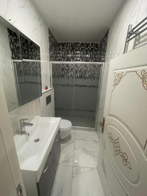 AVRASYAQUEEN HOTEL - Deluxe Double Room With Two Double Beds