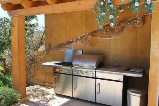 Kuchyňa alebo kuchynka v ubytovaní Villa Mediterranea