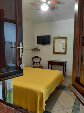 TV a/nebo společenská místnost v ubytování casa di campagna dal pozzo