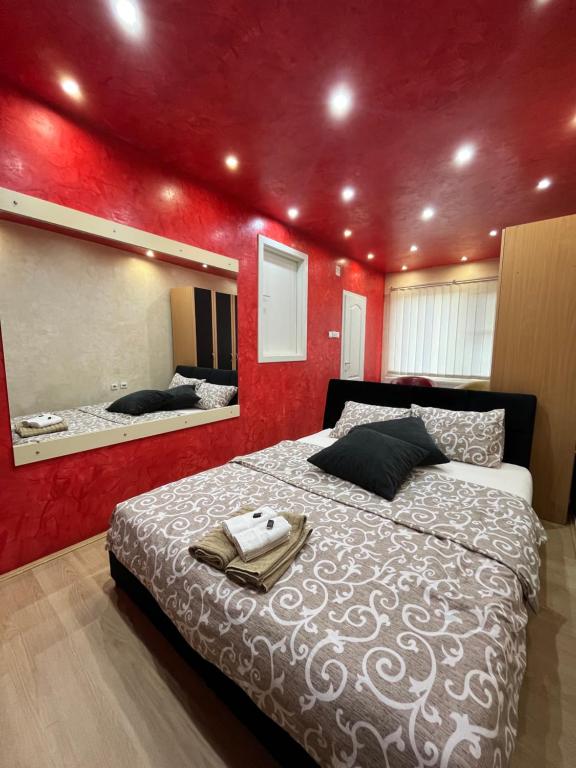 Postel nebo postele na pokoji v ubytování Apartmani Tomašević