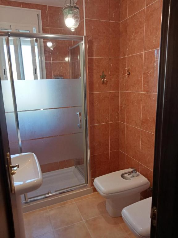 Koupelna v ubytování Casa Estacion de Benaojan
