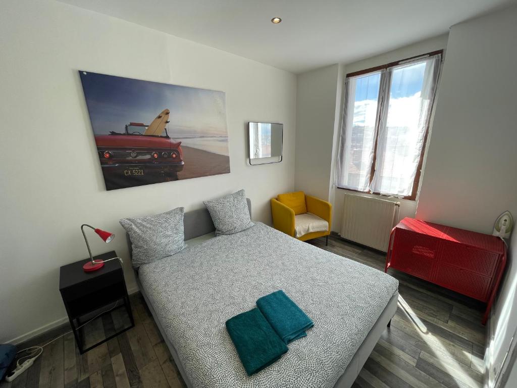 Postel nebo postele na pokoji v ubytování 112 CHIC & COSY F2 34m2 HYPERCENTRE WIFI SMART TV NETFLIX